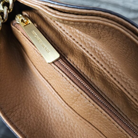 MICHAEL KORS Whipped Chelsea Brown Leather Gold Chain Large Shoulder Bag COA - Picture 4 of 15